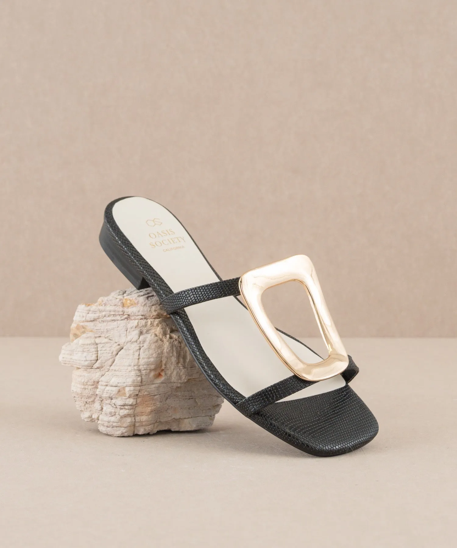 AMIYAH STATEMENT BUCKLE SANDAL | BLACK