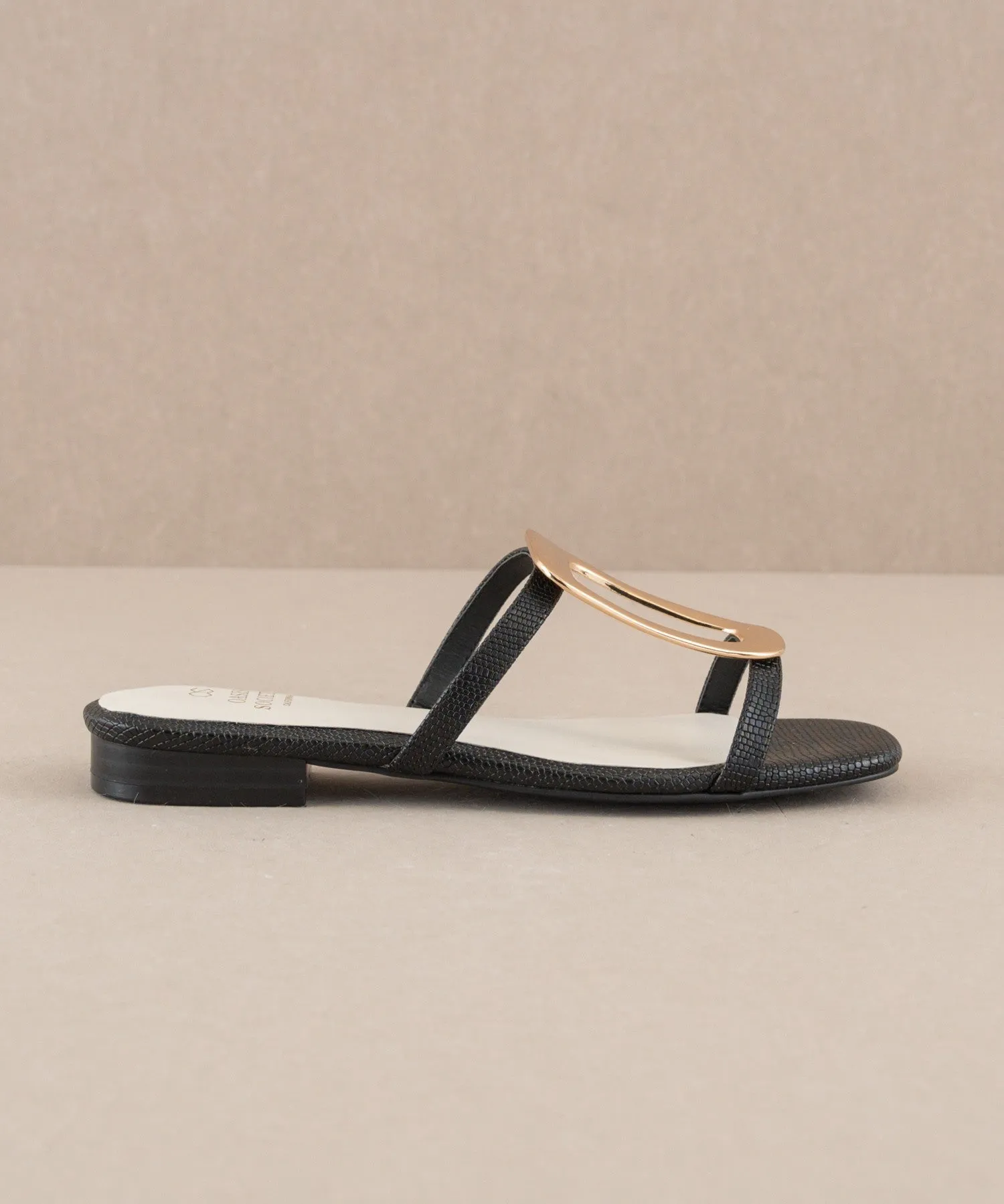 AMIYAH STATEMENT BUCKLE SANDAL | BLACK