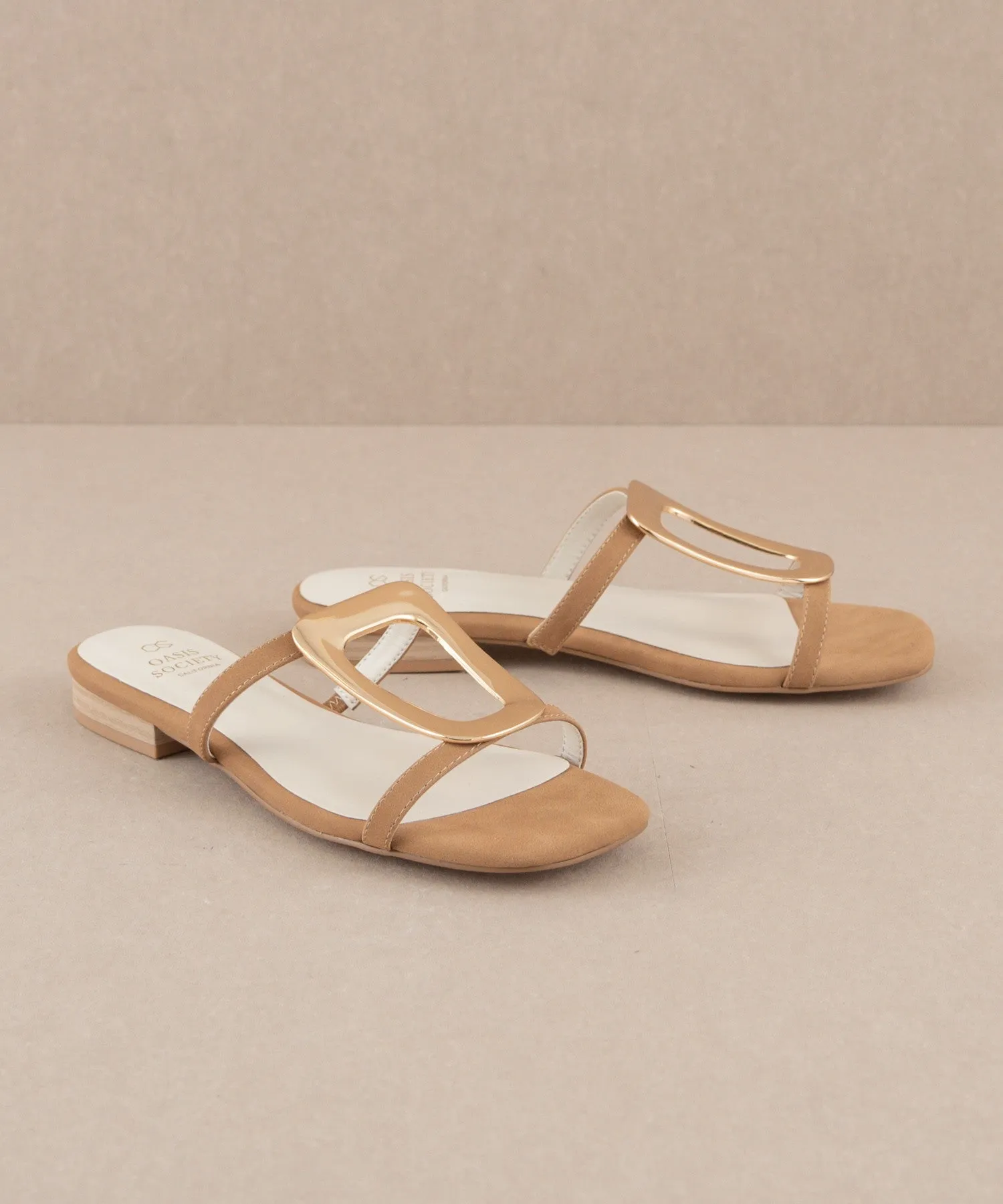 AMIYAH STATEMENT BUCKLE SANDAL | CAMEL