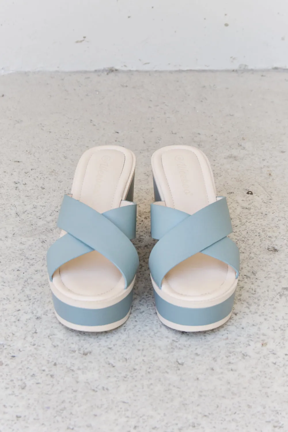 *APP EXCLUSIVE* Platform Sandals in Misty Blue