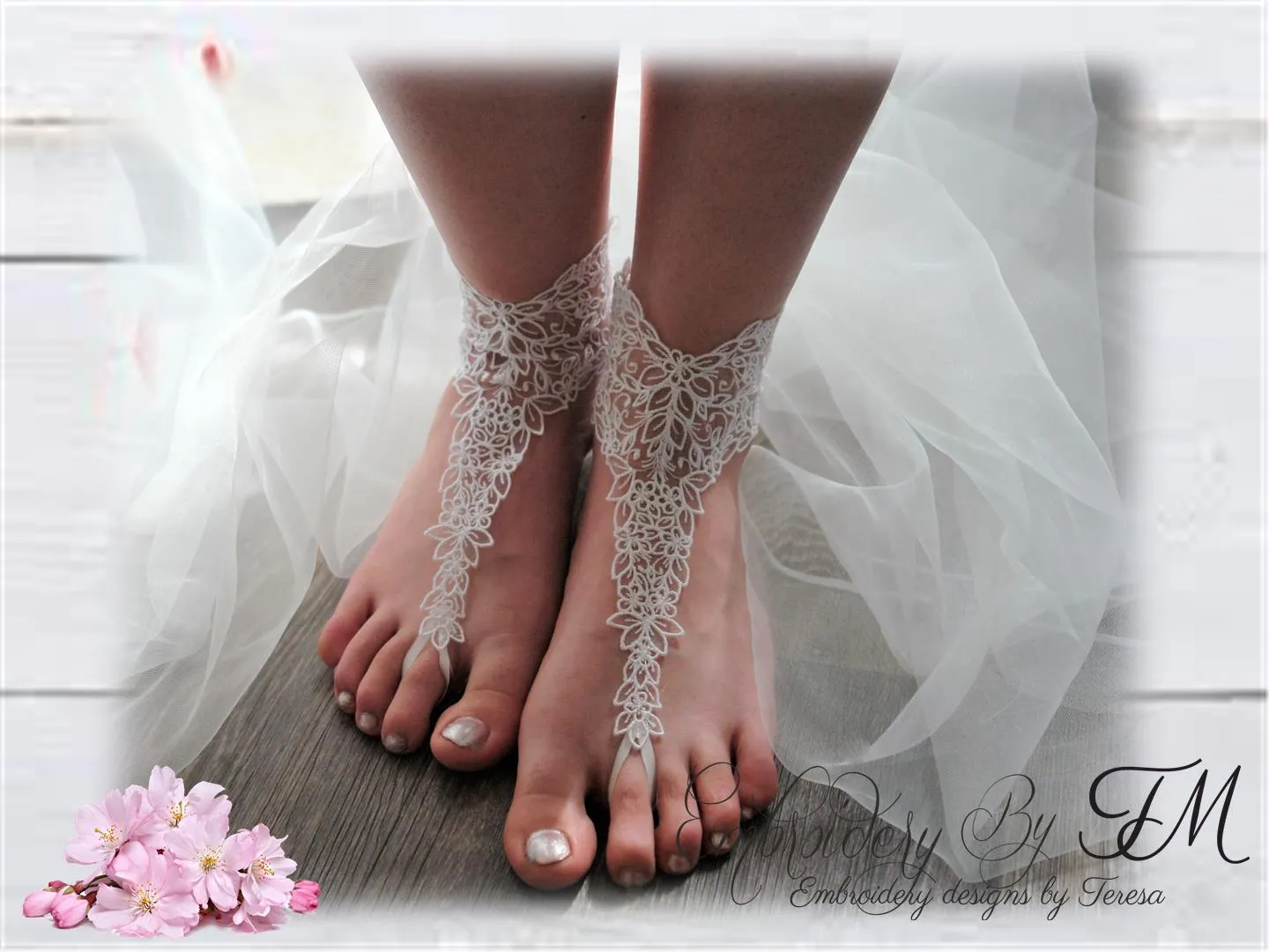 Barefoot sandals No.2 / design on tulle / 7x12 hoop