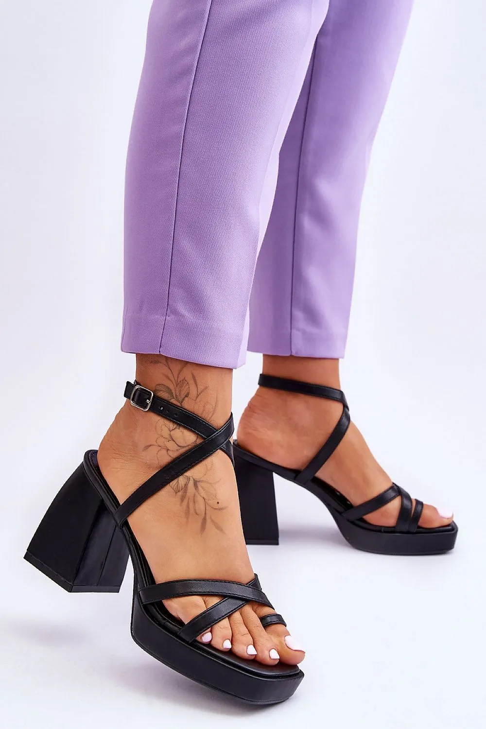 Heel sandals Step in style