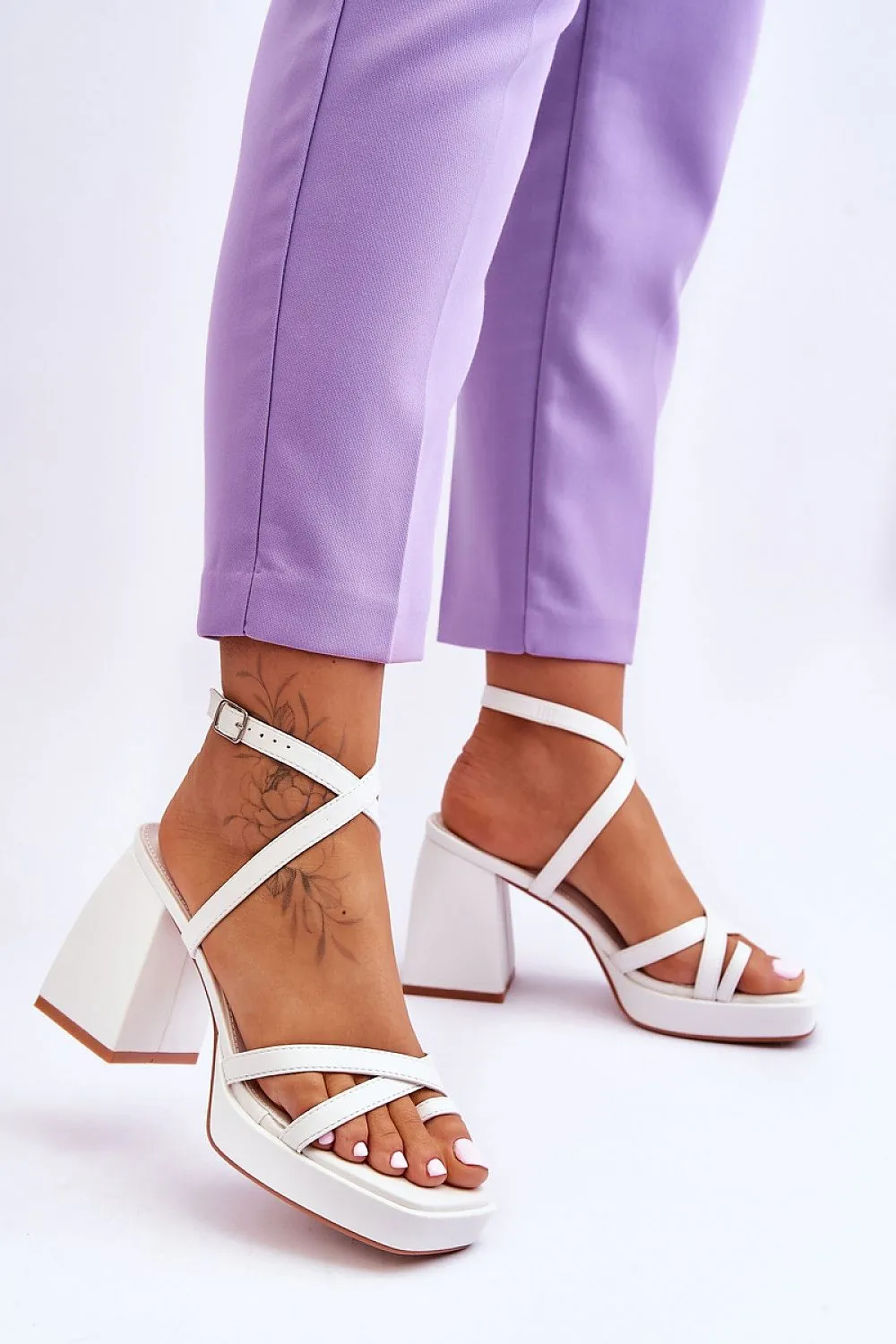 Heel sandals Step in style