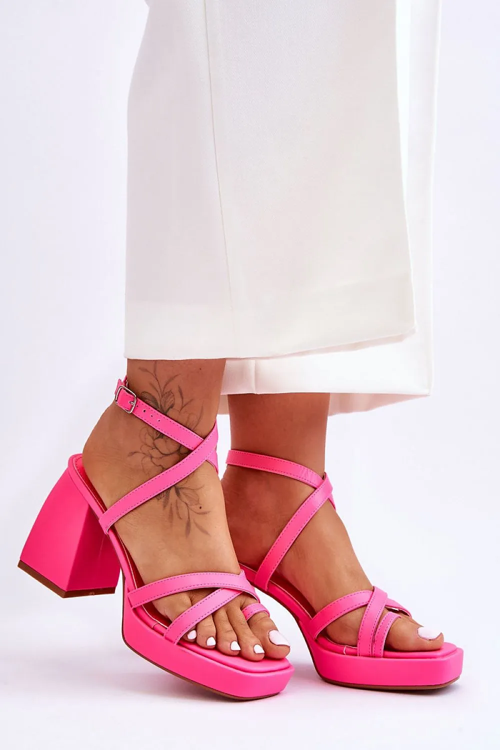 Heel sandals Step in style