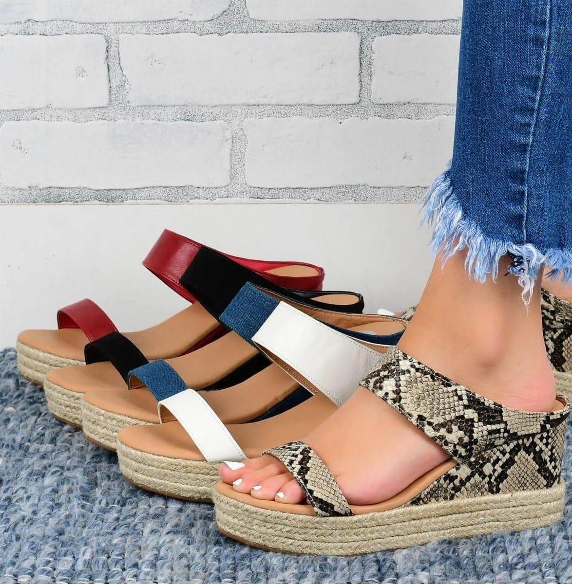 Hemp High Wedge Casual Sandals with Round Toe Design