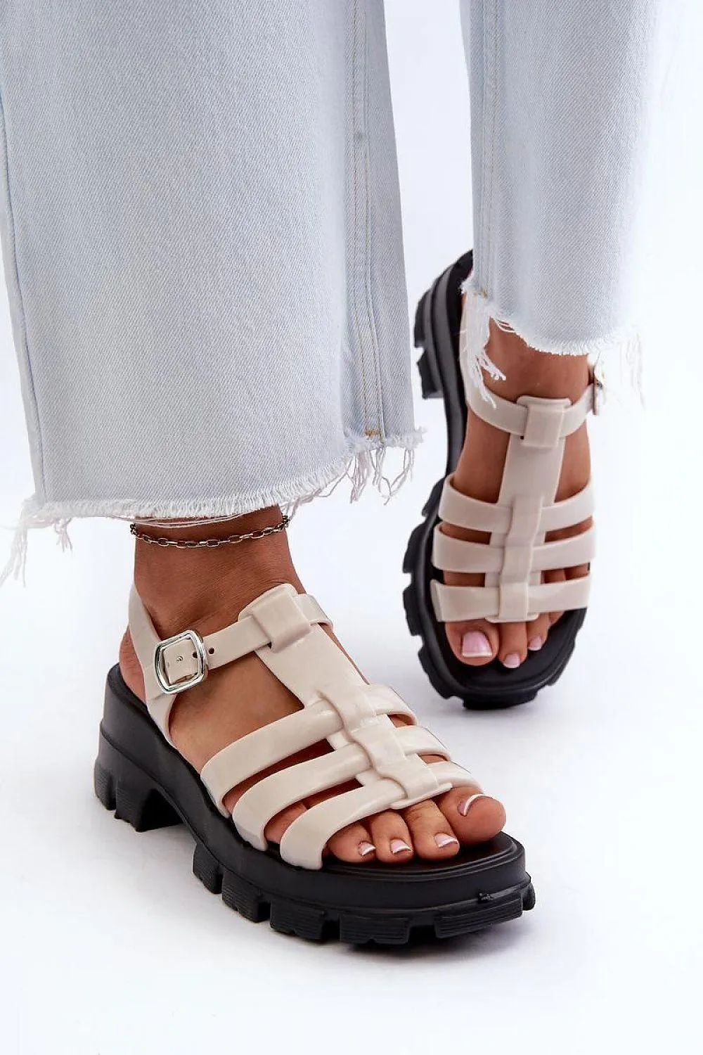 Sandals model 198045 Step in style